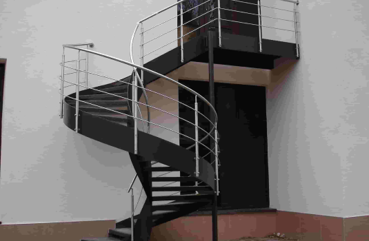 Стационарные винтовые металлические лестницы