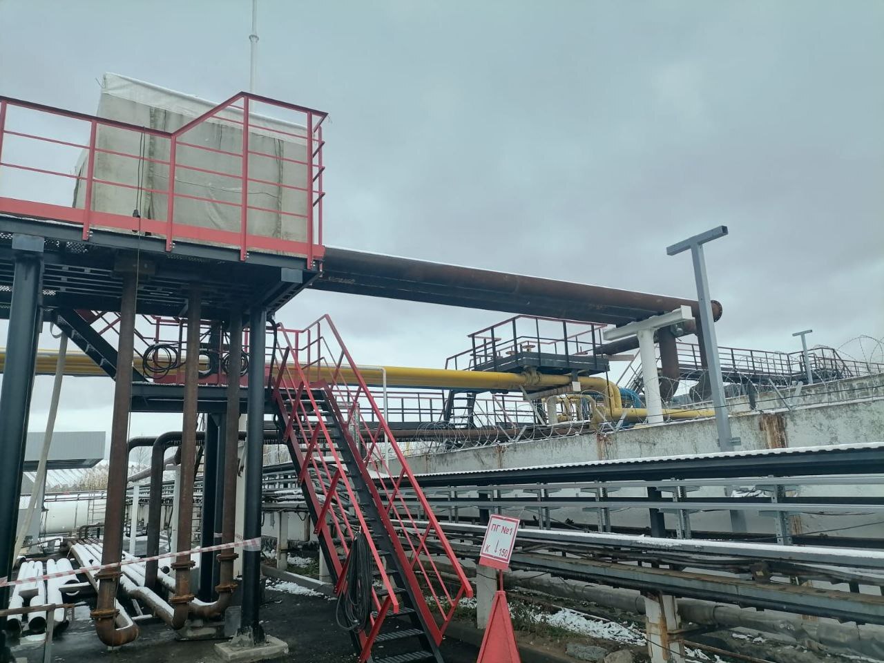 Изготовление и монтаж металлоконструкций площадки задвижек