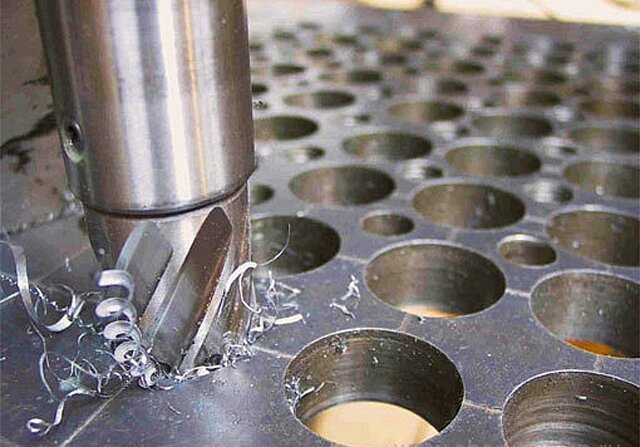 Глубокое сплошное и кольцевое сверление металла