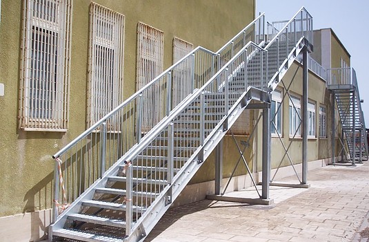 Купить металлические лестницы