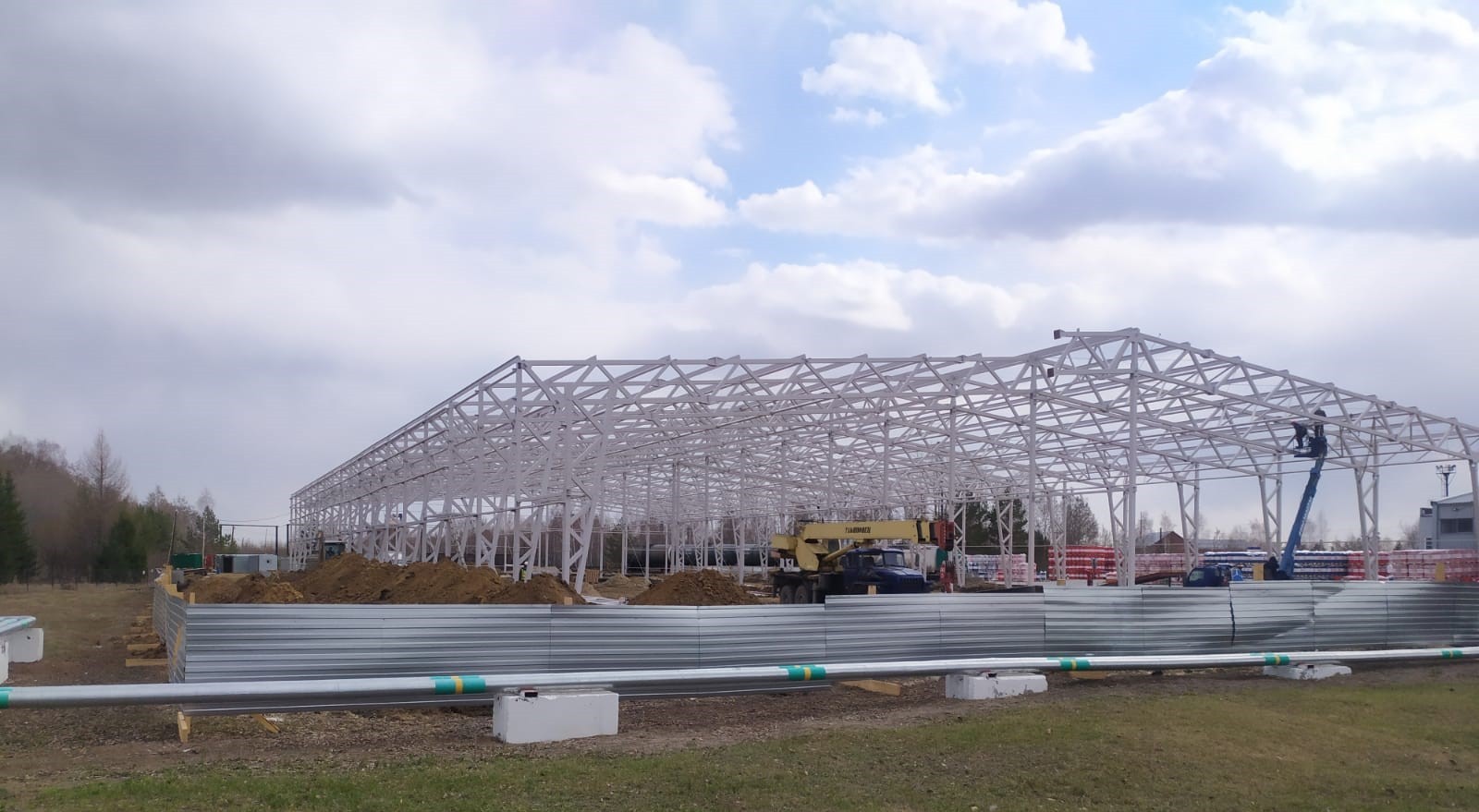 Изготовление металлоконструкции склада готовой продукции ПАО «Лукойл»